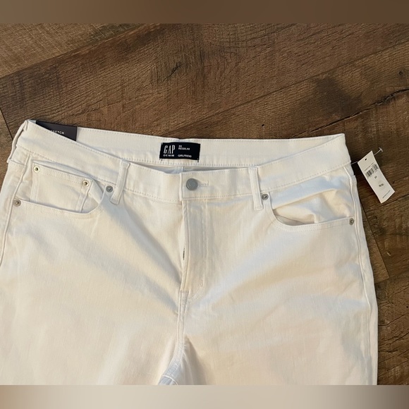 NWT! Gap Girlfiend Jean in White. Size 16/33. - Picture 3 of 12